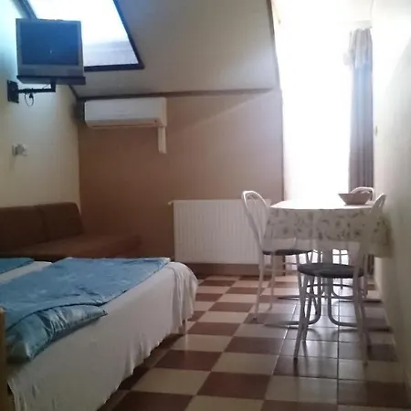 Margareta Apartmanhaz 3* בלטונללה